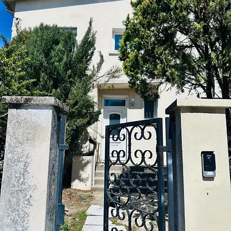 Privee Au Coeur De *